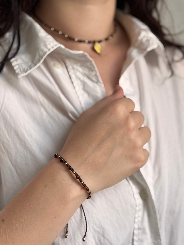 Makramee Kette und Armband aus dem Bundle Mary getragen